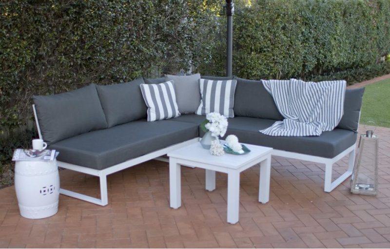 clean-outdoor-patio-cushions