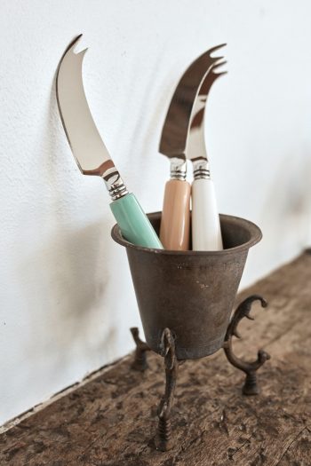 ACACIA STAINLESS STEEL ENAMEL 'SAVANNAH' CHEESE KNIFE | Daydream Leisure Furniture