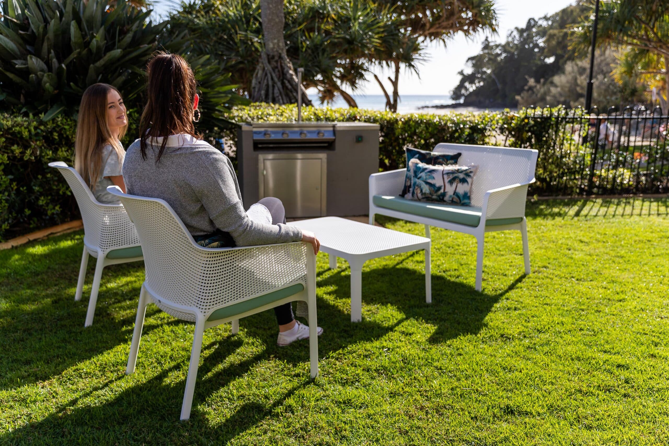 3 tips for choosing a style of outdoor furniture for your business