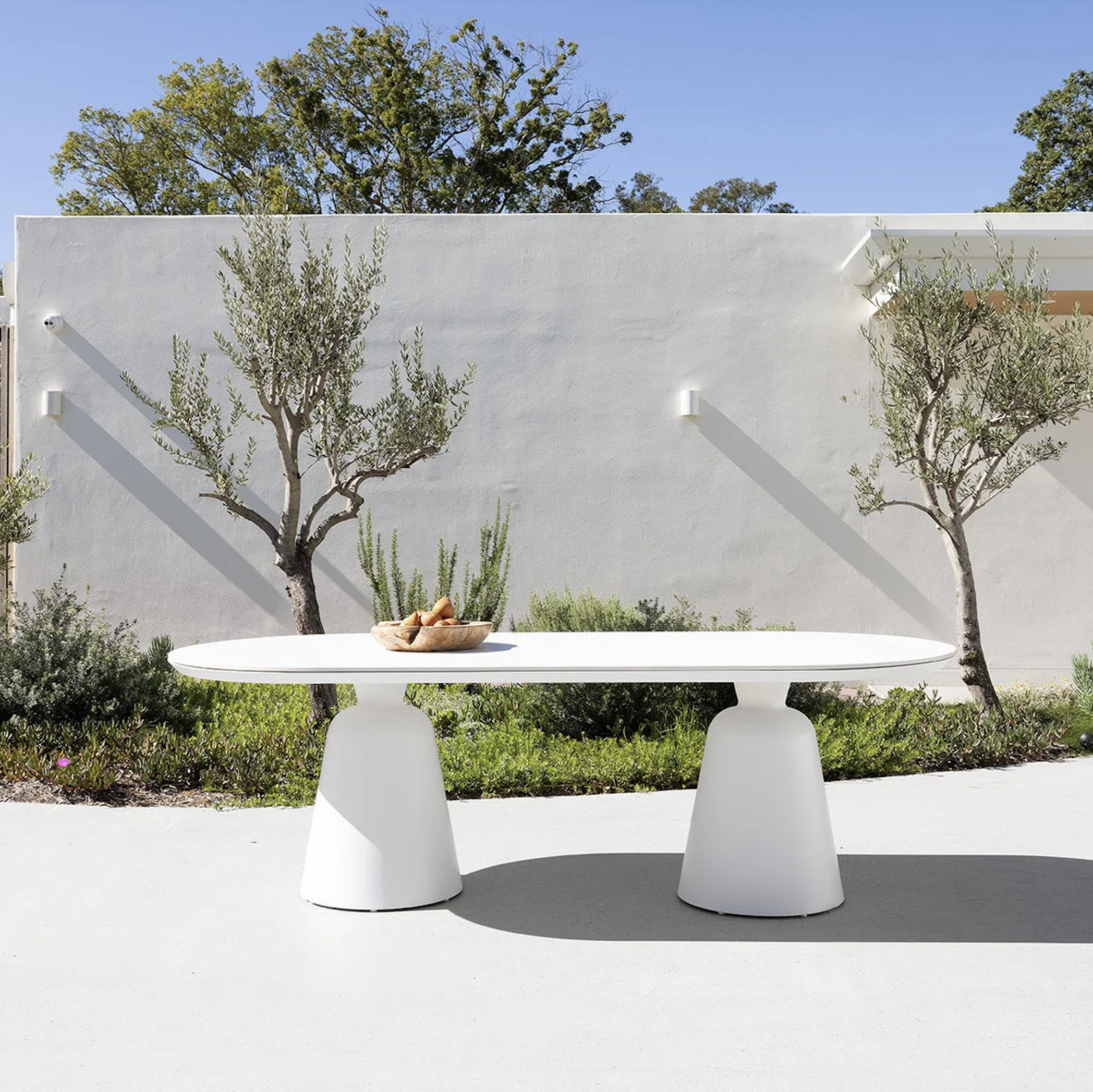Create the Ultimate Retreat: Trending Outdoor Dining Sets This Festive Season | Daydream Leisure Furniture