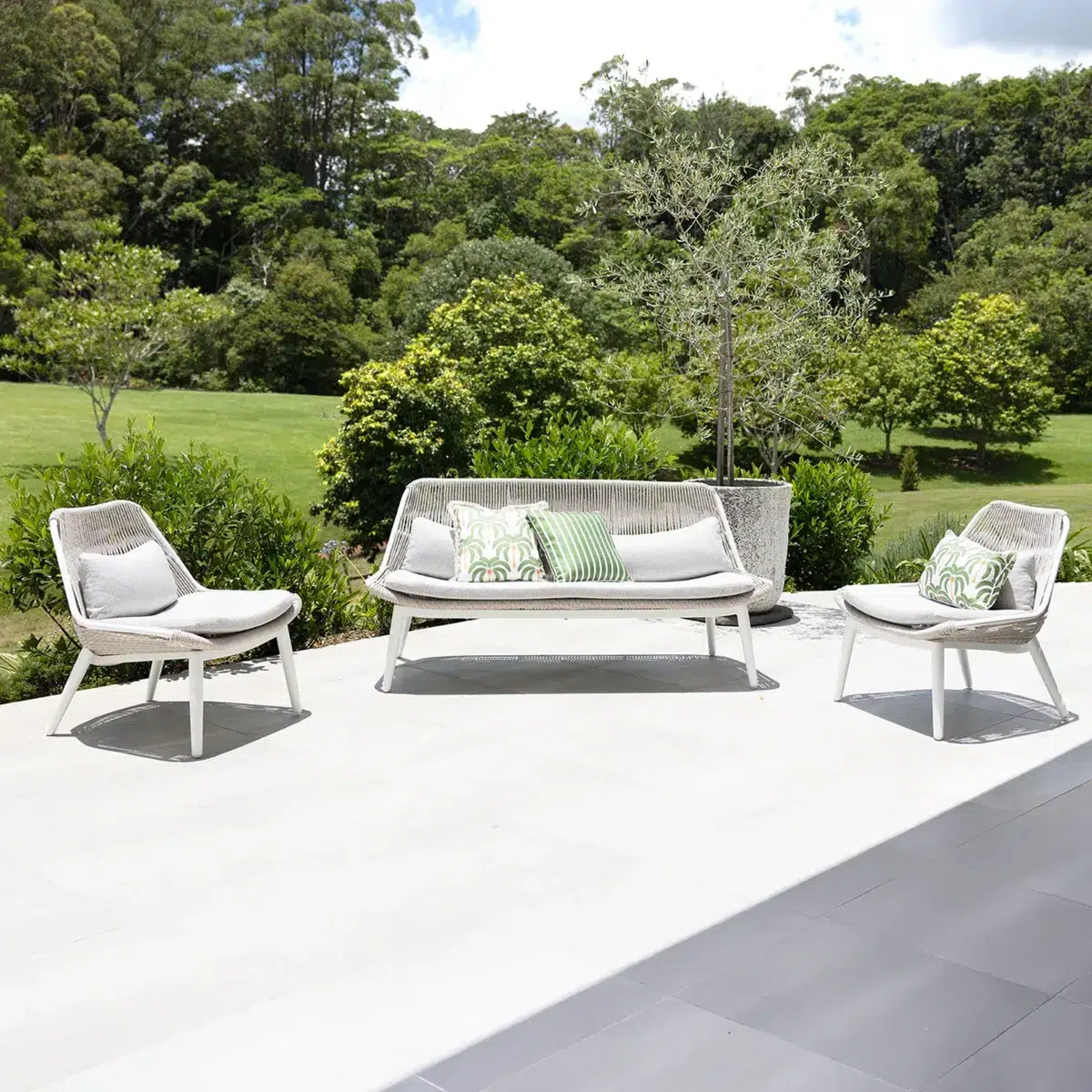 2 Daybeds Outdoor: How to Style a Winter Reading Nook You Will Actually Use | Daydream Leisure Furniture