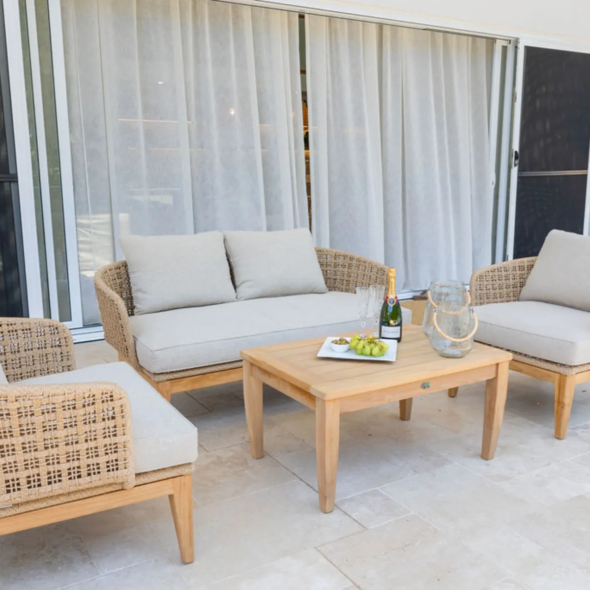 5 Daybeds Outdoor: How to Style a Winter Reading Nook You Will Actually Use | Daydream Leisure Furniture