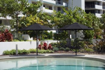 CE 4m Black Octagonal Heavy Duty Centre Post Umbrella | Daydream Leisure Furniture